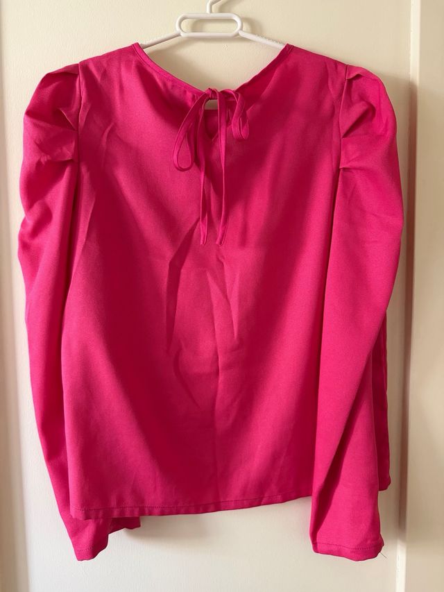 Blusa fucsia manga abullonada
