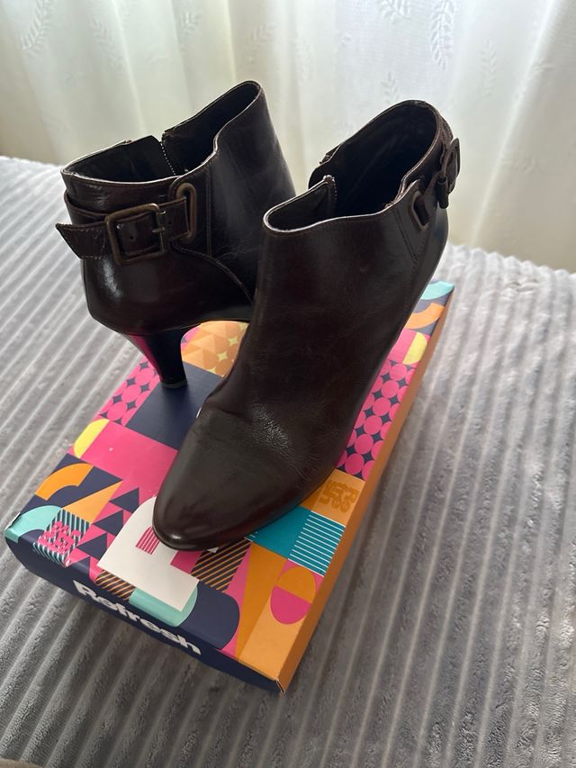 Chaqueta marrón pelo sintético más Bota de mujer