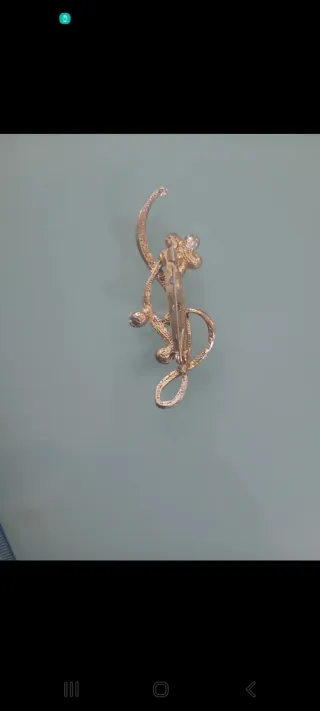 Spilla elegante con fiori e strass