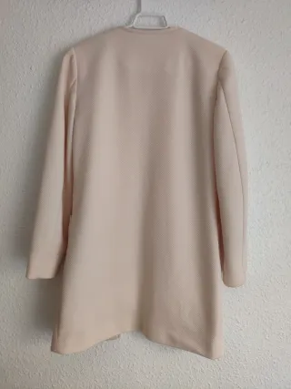 Abrigo rosa y vestido negro T. XS