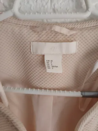 Abrigo rosa y vestido negro T. XS