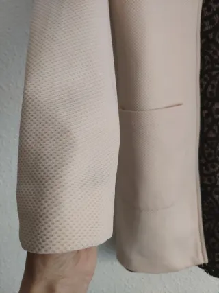 Abrigo rosa y vestido negro T. XS