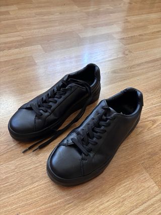 Oferta PACK DE ROPA + Par de zapatillas de regalo