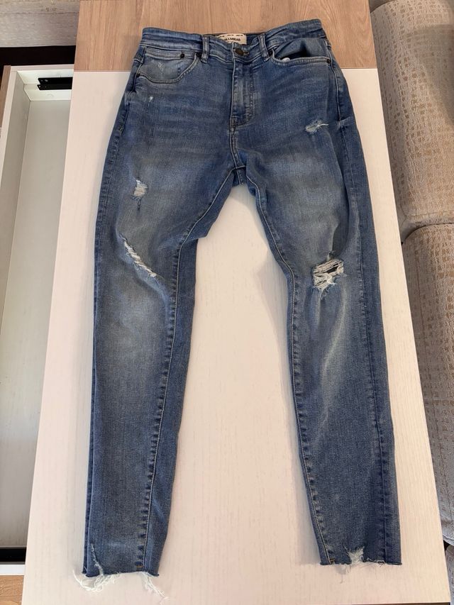 Oferta PACK DE ROPA + Par de zapatillas de regalo