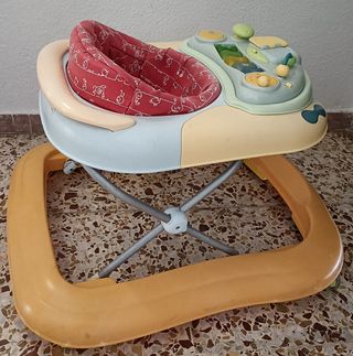 TACATA DE BEBÉ MARCA CHICCO EN BUEN ESTADO.