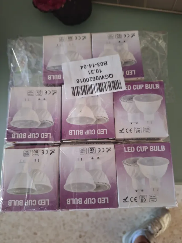 Lote 8 Bombillas LED GU10. 7 W. (Equivalente a 50W