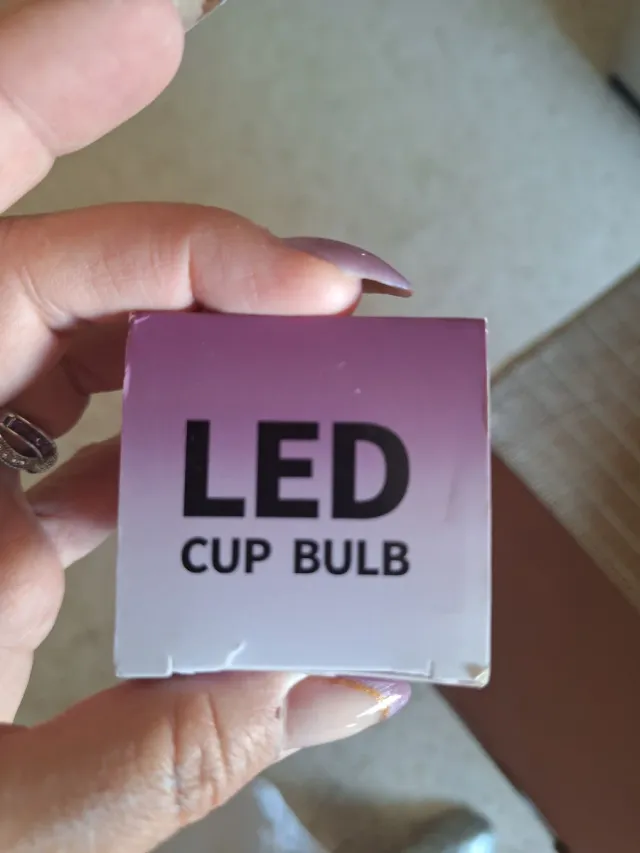 Lote 8 Bombillas LED GU10. 7 W. (Equivalente a 50W