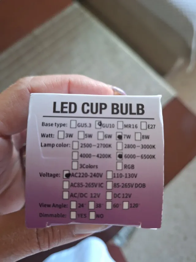 Lote 8 Bombillas LED GU10. 7 W. (Equivalente a 50W