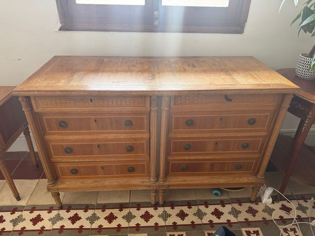 Cómoda antigua de madera