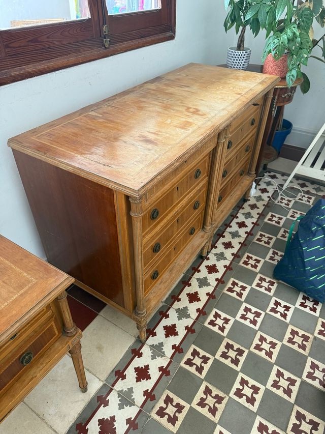 Cómoda antigua de madera