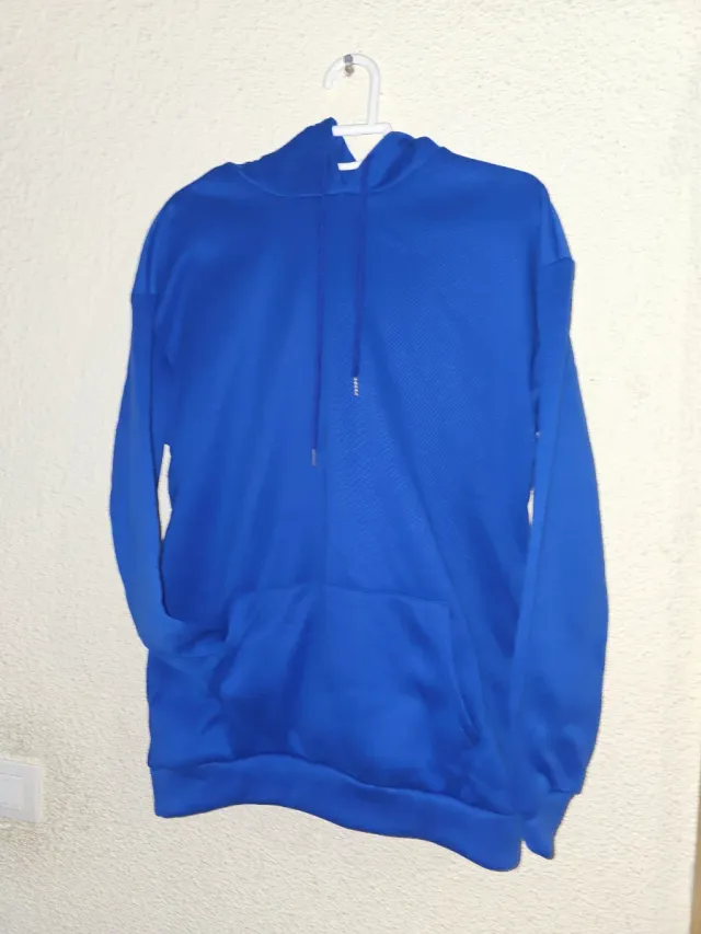 Sudadera con capucha y cremallera roja