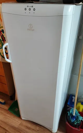 Congelador Indesit 4 cajones y 2 trampillas