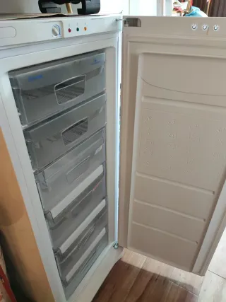 Congelador Indesit 4 cajones y 2 trampillas