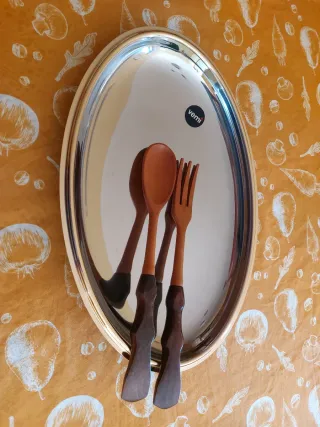 Vassoio acciaio con posate legno