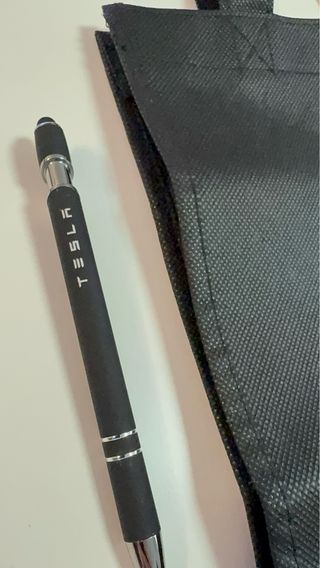 Bolsa Tesla negra y Bolígrafo