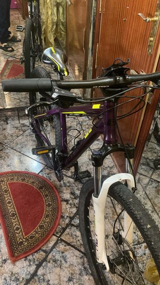 Bicicleta Morada con Detalles Amarillos Rin 27.5