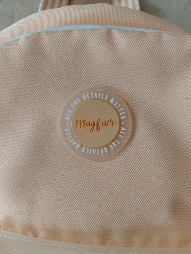 Mochila rosa con bolsillo transparente