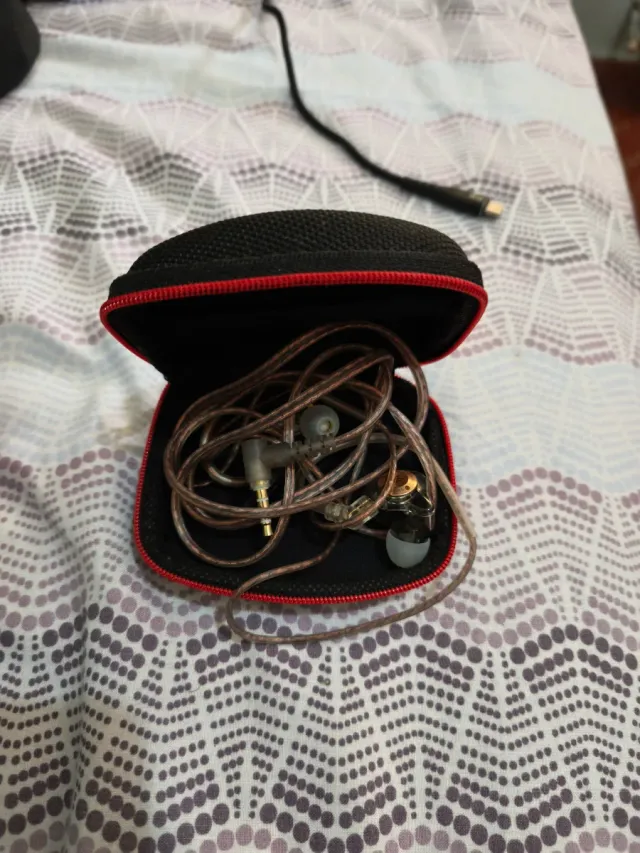 Auriculares KZ EDX Pro con funda