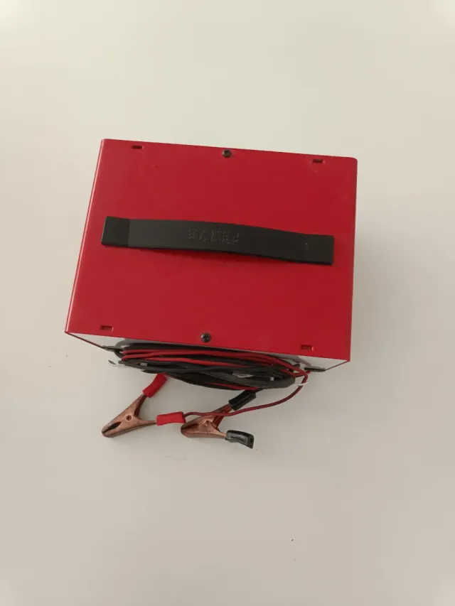 Cargador Baterías Ferve F-806 12V