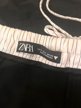 Falda midi Zara negra