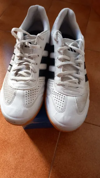 Zapatillas deportivas Adidas blancas y negras