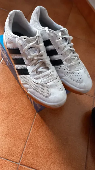 Zapatillas deportivas Adidas blancas y negras