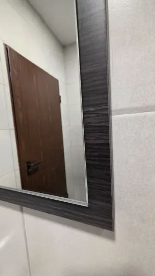 Mueble baño con espejo y grifería