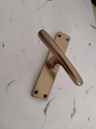 Maniglia cremonese per finestra