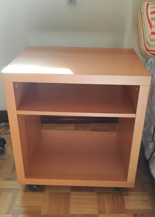 Cajonera de madera con ruedas