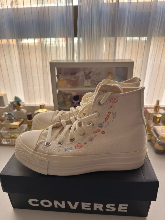 Converse altas flores