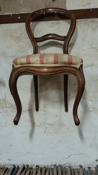 Sillas de madera con tapizado floral