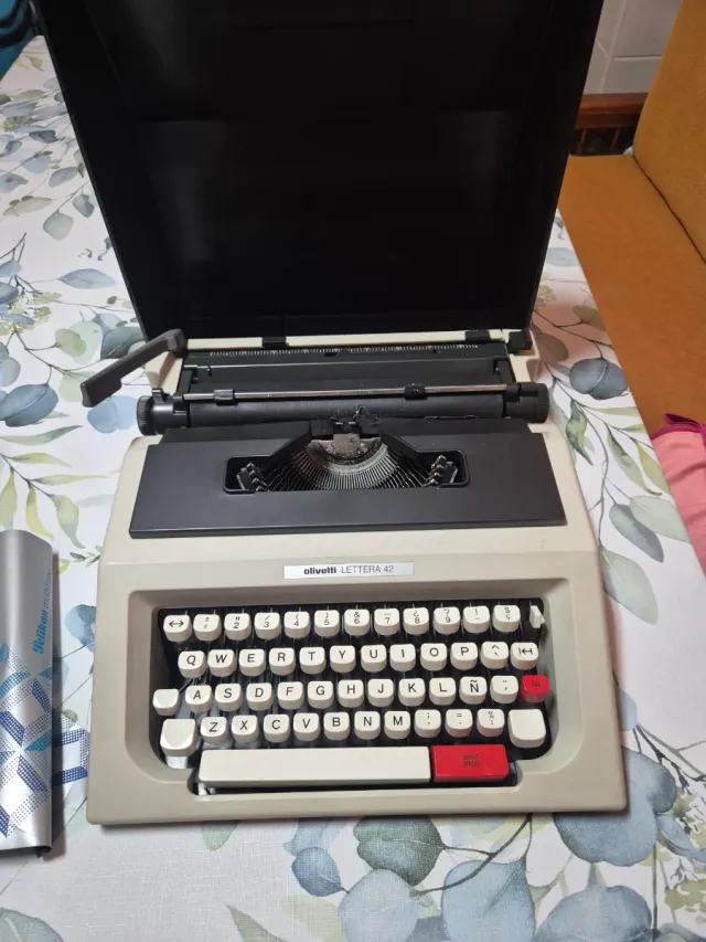 Máquina de escribir Olivetti Lettera 42