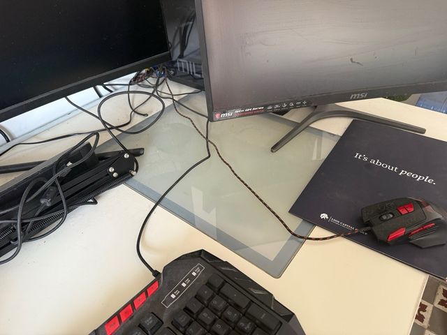 Escritorio blanco y negro