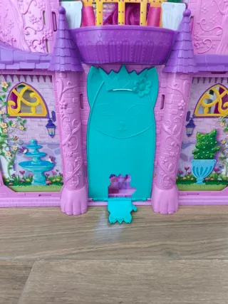 Palacio y muñecas Enchantimals