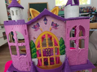 Palacio y muñecas Enchantimals