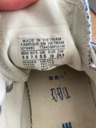 Converse azules y blancas buen estado. poco uso