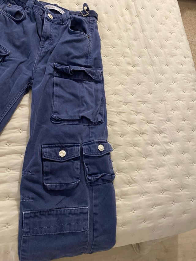 Pantalón cargo azul mujer talla 32 Bershka