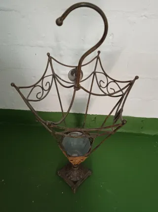 Paragüero antiguo metal y mimbre