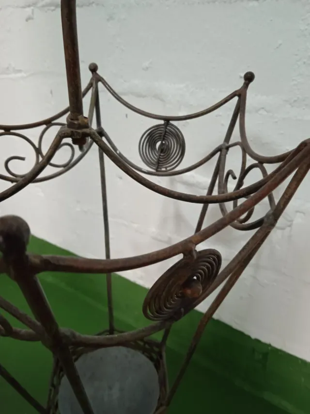 Paragüero antiguo metal y mimbre