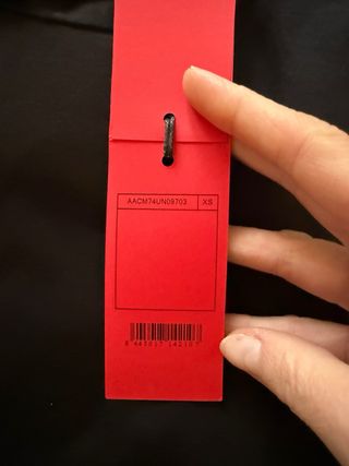 Camiseta Carolina Herrera negra con lazo