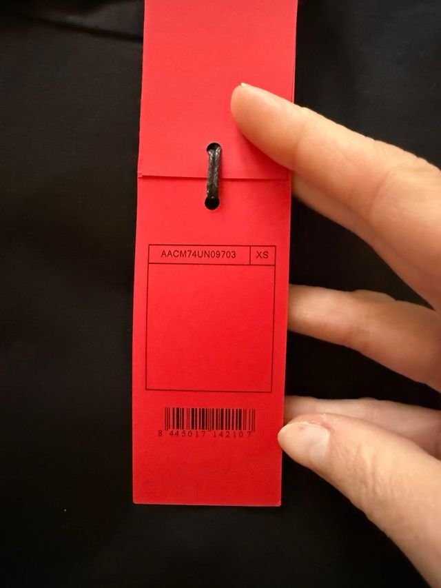 Camiseta Carolina Herrera negra con lazo