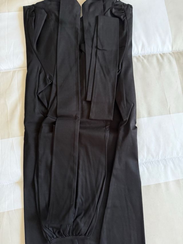 Camiseta Carolina Herrera negra con lazo