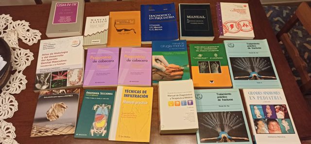 Libros variados de medicina