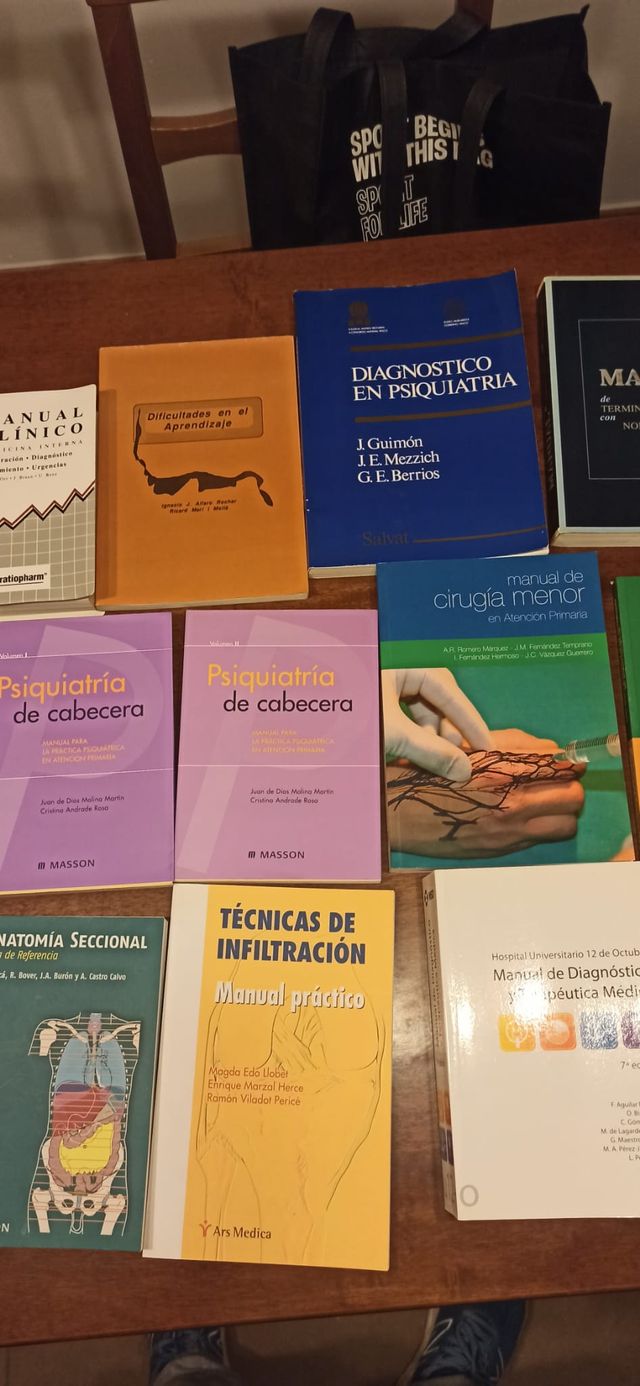 Libros variados de medicina