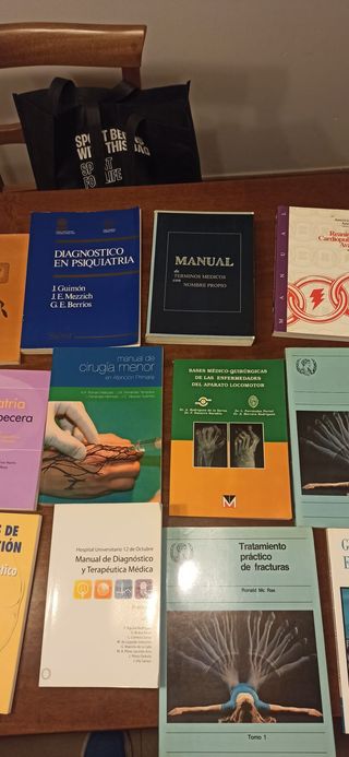 Libros variados de medicina