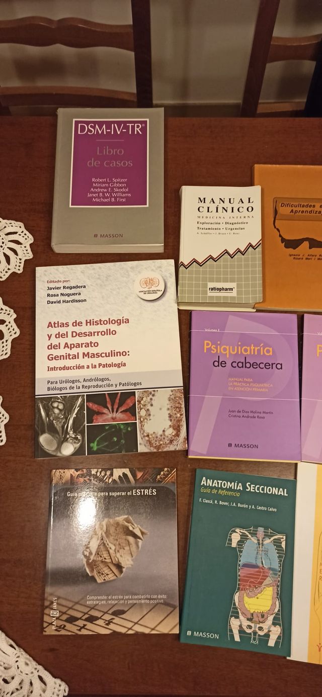 Libros variados de medicina