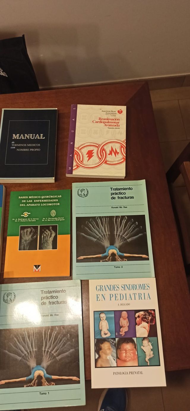 Libros variados de medicina