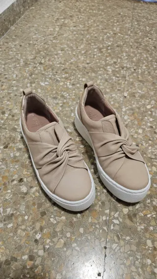 Botas marrones mujer 20€ c/u