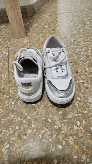 Botas marrones mujer 20€ c/u