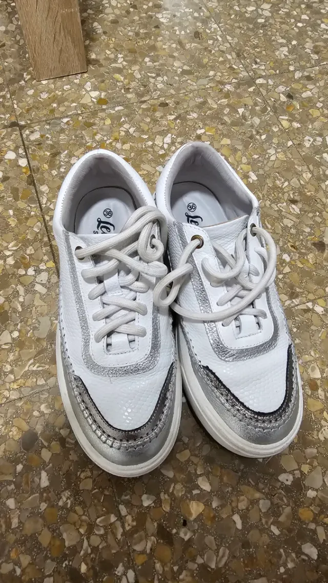 Botas marrones mujer 20€ c/u